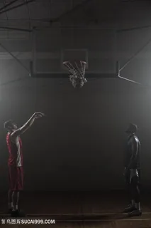 练习篮球的运动员高清图片