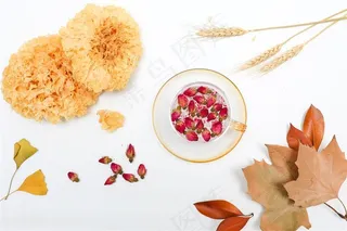 女性秋季养生玫瑰花茶