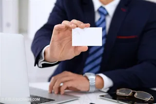 办公室手举名片手势图片