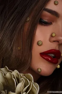 化妆品模特美容