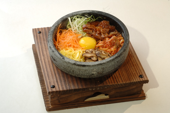  鸡肉石锅饭