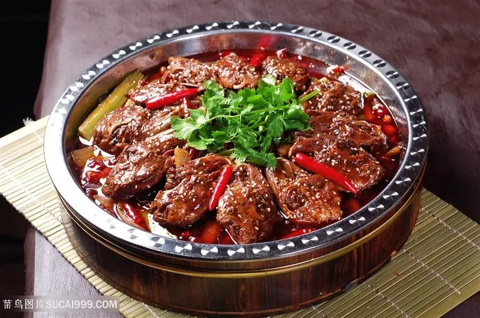 中华美食干锅干锅兔头摄影图