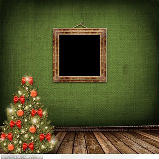 圣诞树与墙上的画框图片