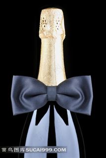 带着领结的酒瓶