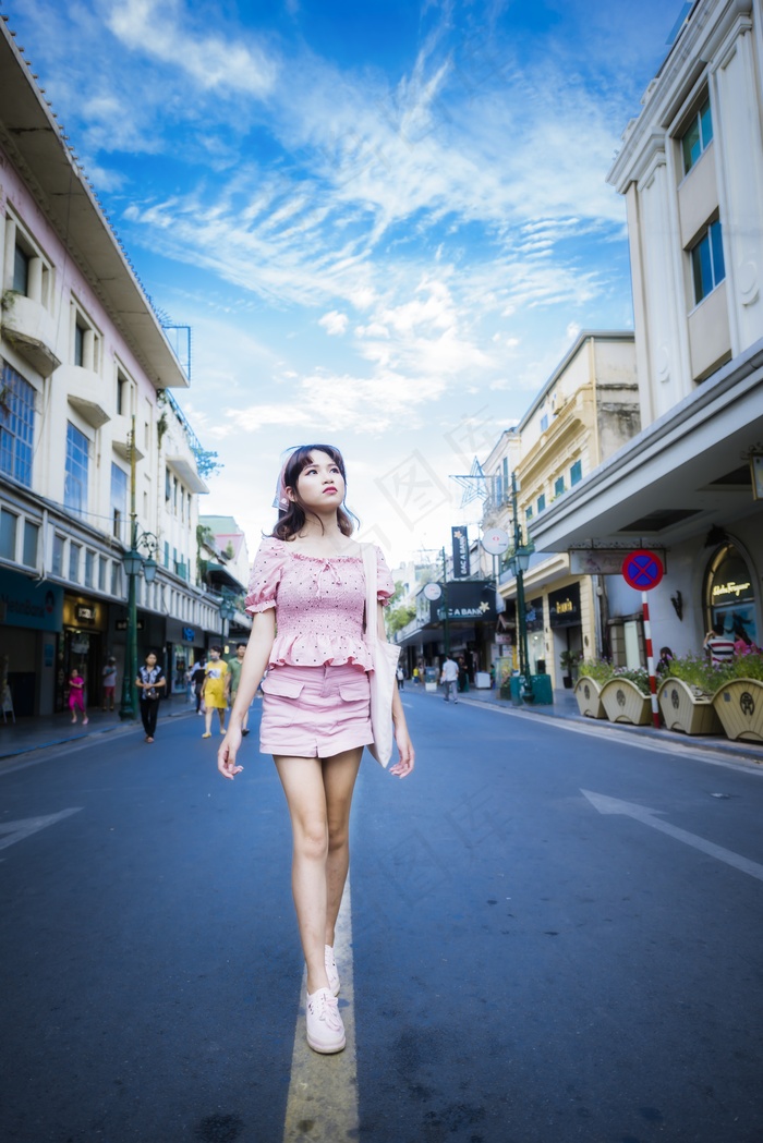 街拍亚洲迷人美女图片