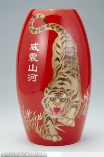传统工艺-中国红老虎花纹花瓶 传统工艺-中国红老虎花纹花瓶