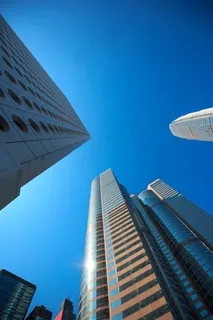 蓝天下的城市高楼建筑高清图片 蓝天下的城市高楼建筑高清图片