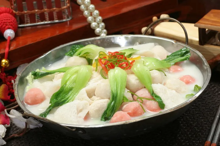 竹荪滚汤鱼丸