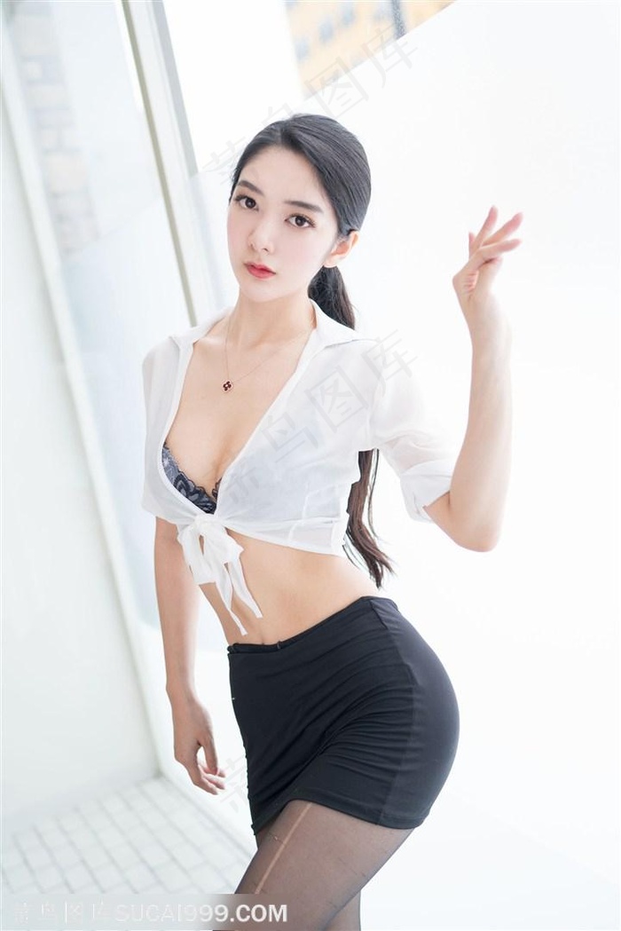 高清性感黑丝短裙美女小热巴图片