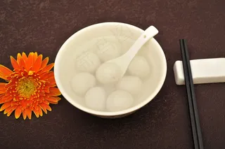 元宵节吃汤圆图片下载