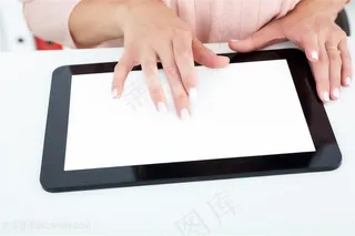 操作电脑的人物高清图片