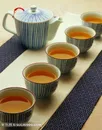 一套小巧的紫砂壶茶具