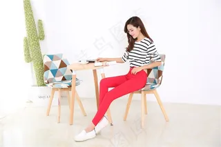 紧身裤女模特特写图片