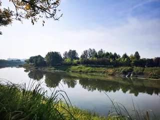 北京市通明湖早晨阴天钓鱼人河流美丽景色