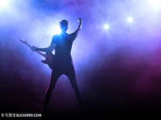 弹吉他的歌手高清图片