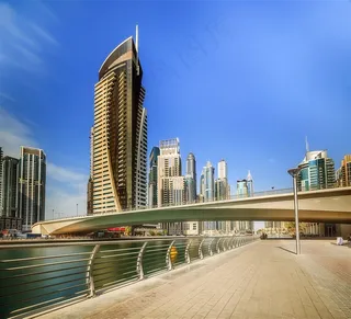 高耸入云的建筑物高清摄影图片