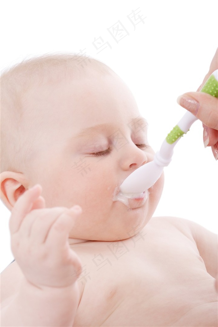 婴儿进食高清大图