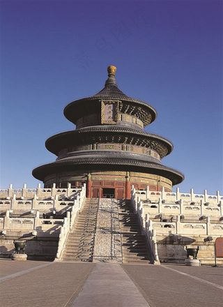 蓝色天空下天坛图片素材