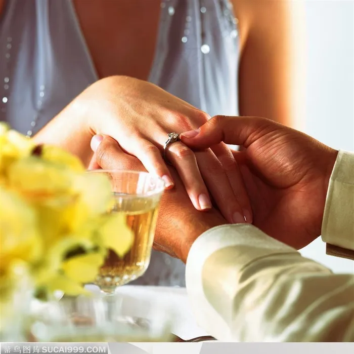 人物手势元素-带求婚戒指手势特写