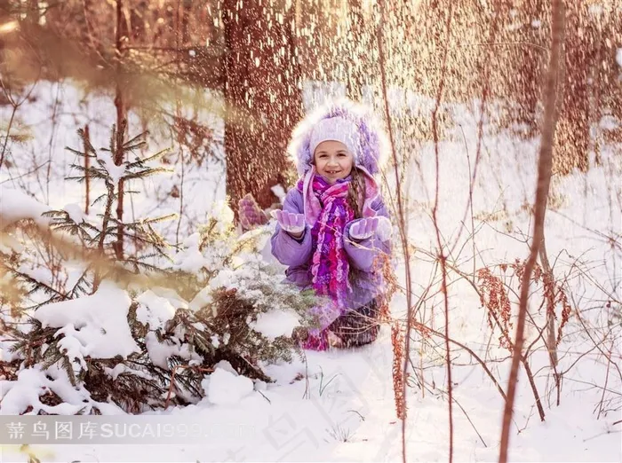 雪地里的小女孩