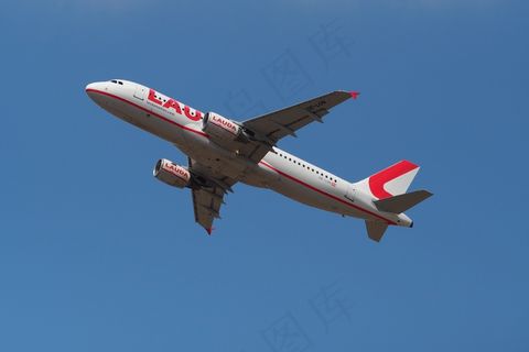 航空客机高飞图片