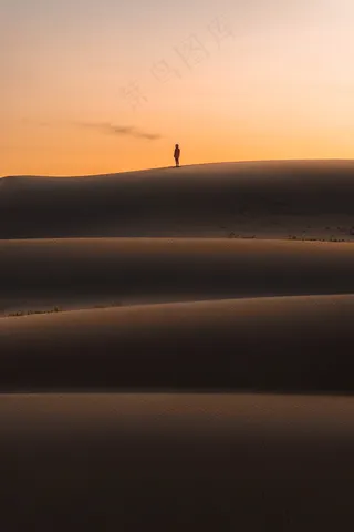 黄昏沙漠自然风景图片