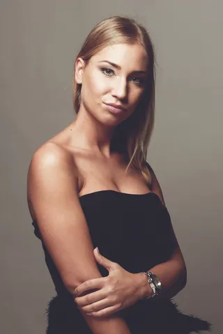 黑色抹胸装性感美女图片