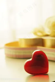 红色立着的心形