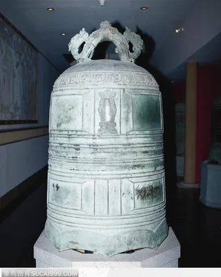 中华传统工艺品-长满铜锈的钟