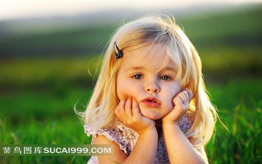 可爱的金发小女孩