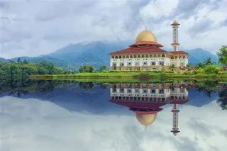 湖边魅力城堡倒影图