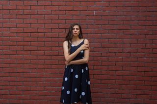 波点连衣裙美女模特图片