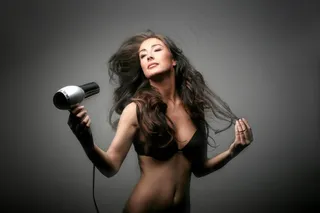 电吹风美女秀发图片