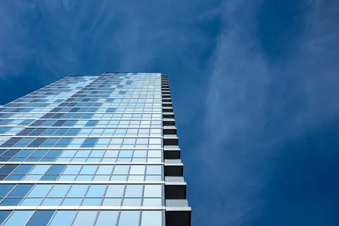 蓝天下摩天楼图片 蓝天下摩天楼图片