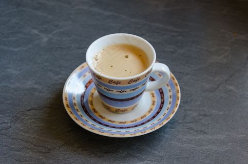 一杯牛奶咖啡图片