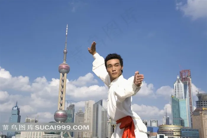 练武的白衣男子摄影素材