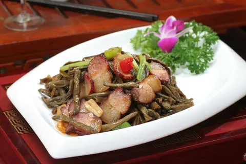 爆豆角炒腊肉28家常味