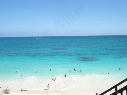 蔚蓝大海天体浴场图片 蔚蓝大海天体浴场图片