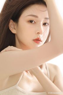 国内白嫩清纯美女学生生活照写真图片