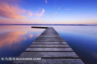 海中的木桥高清风景图片