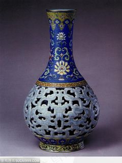 镂空瓷瓶