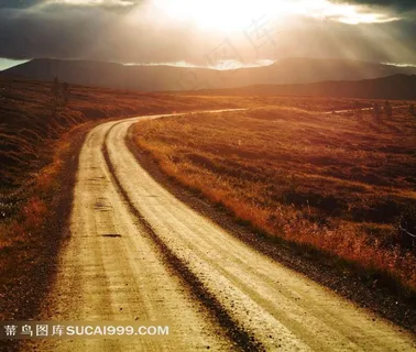 草原小路与云层中的光线风景图片 草原小路与云层中的光线风景图片