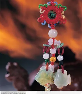 花朵形玉器中国结