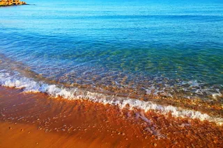 大海沙滩浪花图片