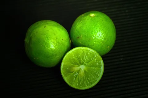绿色酸柠檬摄影图片 绿色酸柠檬摄影图片