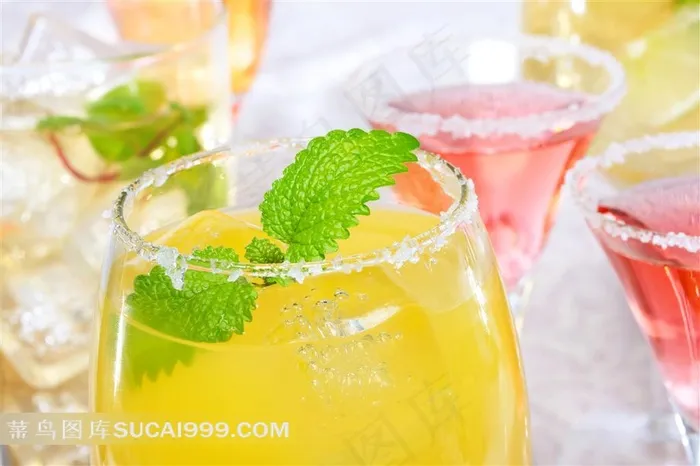 冰镇薄荷盐花鸡尾酒高清图片素材