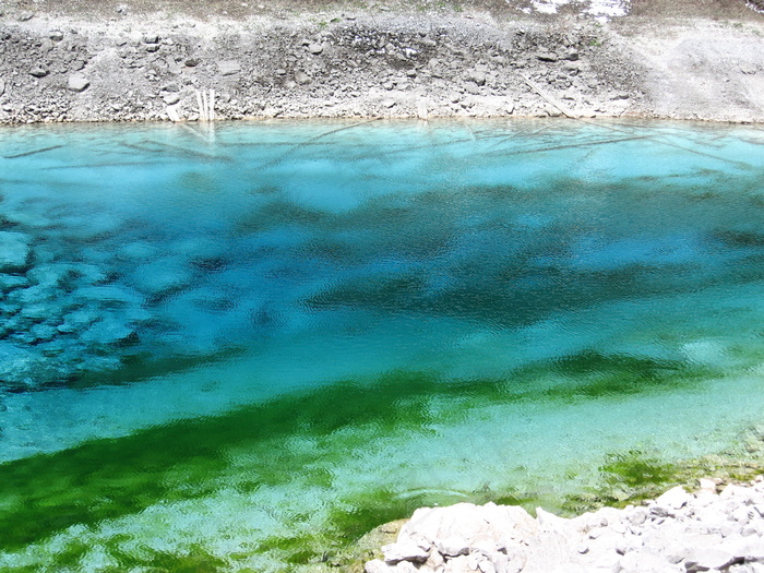 高清河流背景图片下载