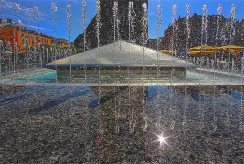 喷泉喷射水流图片 喷泉喷射水流图片