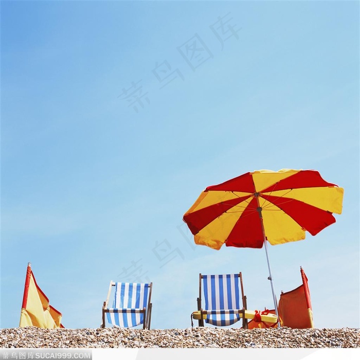 夏季符号-沙滩上的椅子