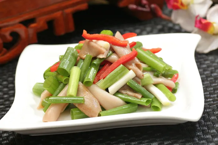 香葱拌鱼肠